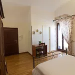 Maria Chiara לינה וארוחת בוקר 3*